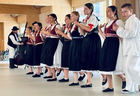 Otroški folkart na Koroškem ko se srečata mladost in modrost (1)